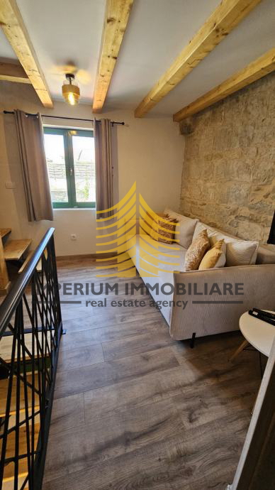 Casa, In vendita, Kaštel Sućurac, 60m2, In fila