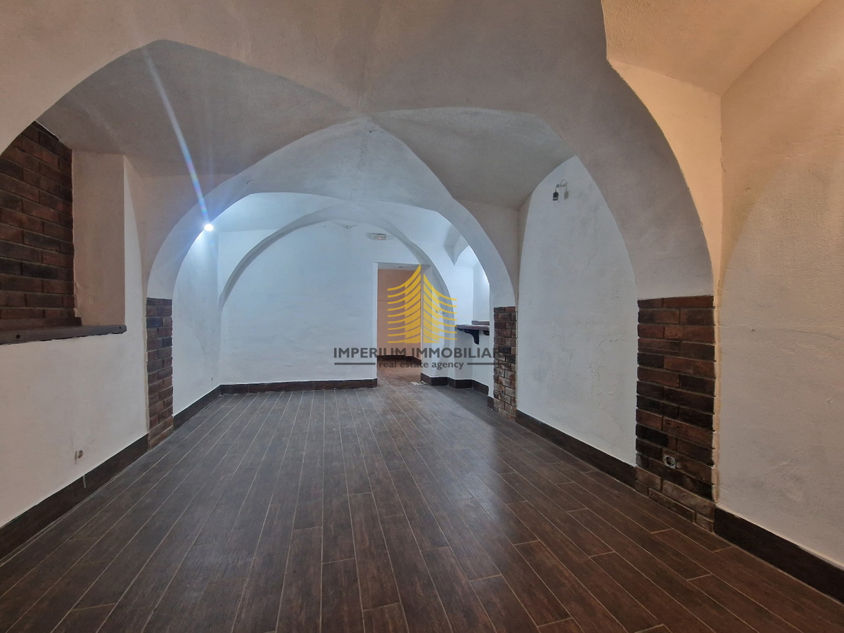 Spazio commerciale, Vendita, 13790, 225m2, Spazio per servizi