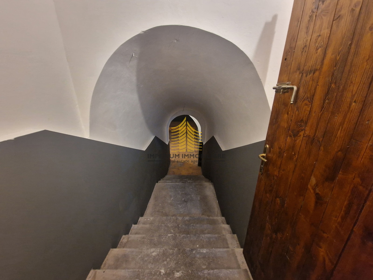 Spazio commerciale, Vendita, 13790, 225m2, Spazio per servizi