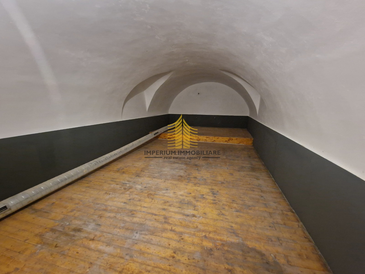 Spazio commerciale, Vendita, 13790, 225m2, Spazio per servizi