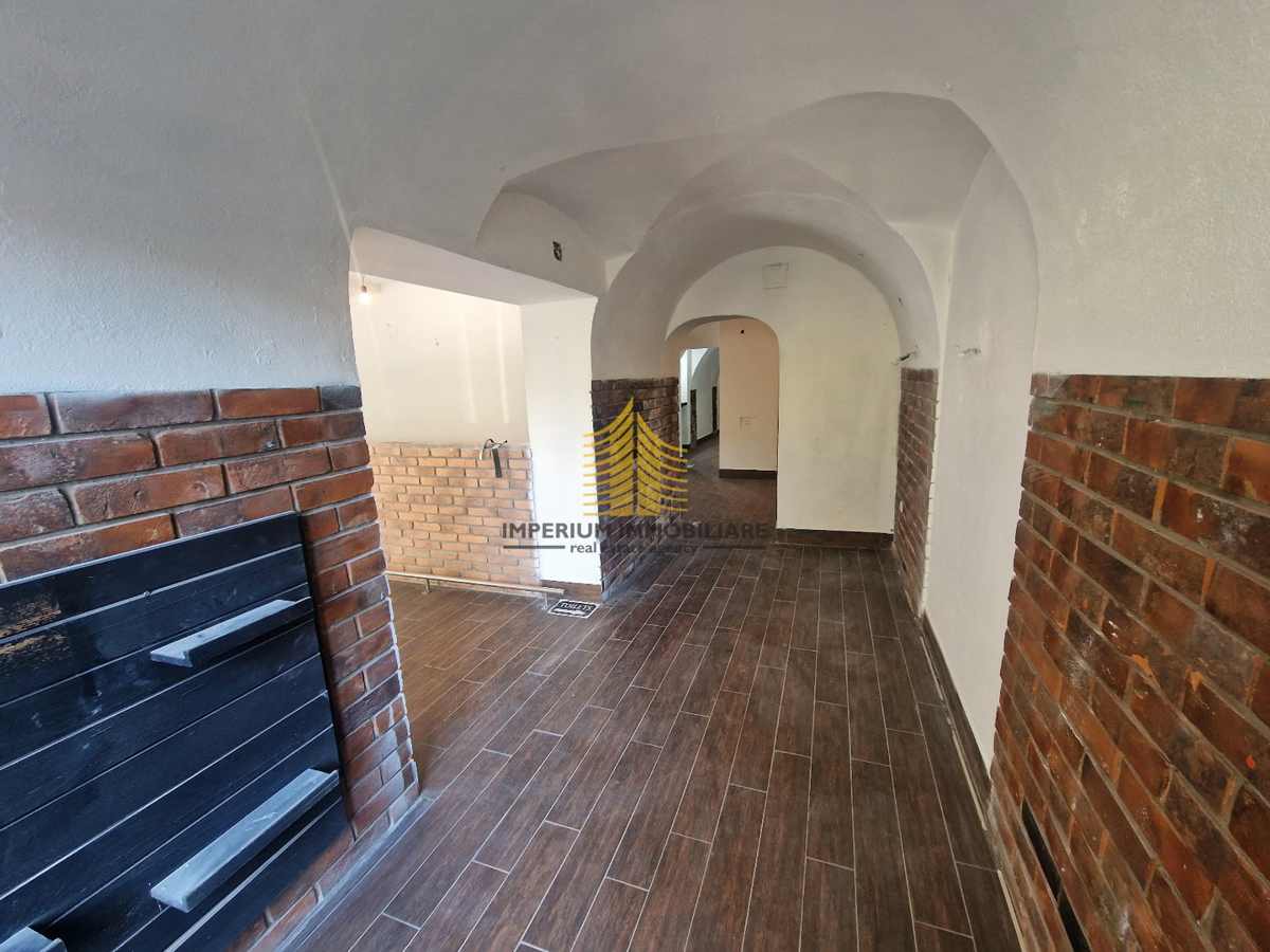 Spazio commerciale, Vendita, 13790, 225m2, Spazio per servizi