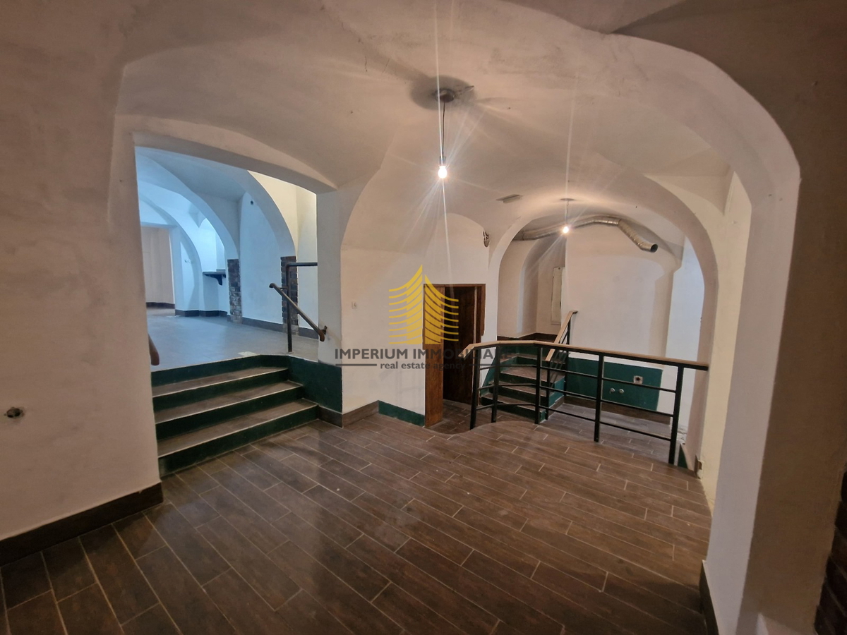 Spazio commerciale, Vendita, 13790, 225m2, Spazio per servizi