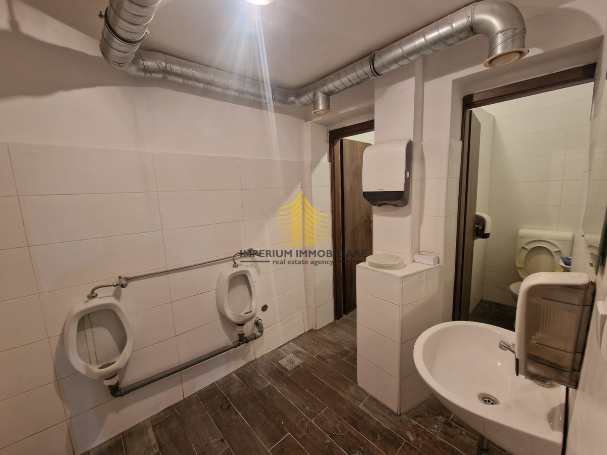 Spazio commerciale, Vendita, 13790, 225m2, Spazio per servizi