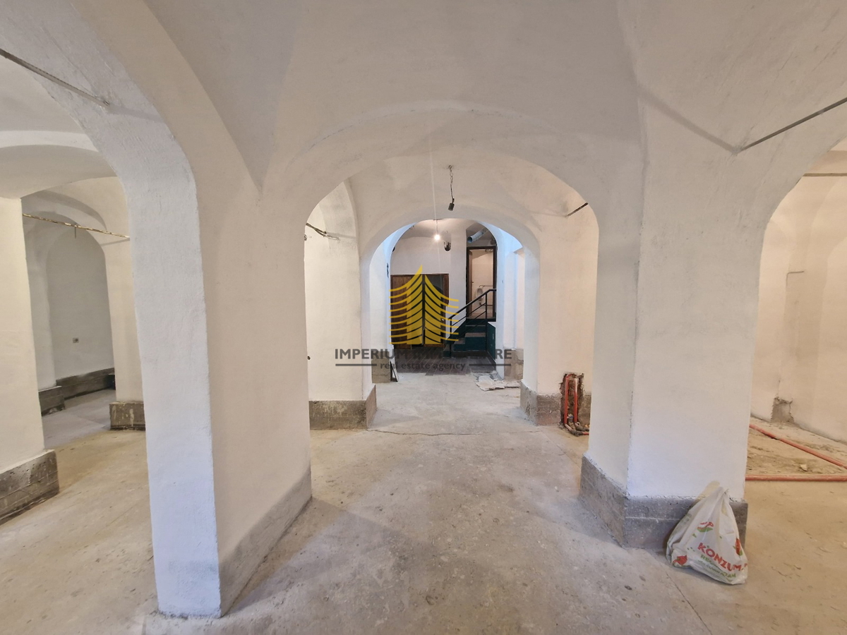 Spazio commerciale, Vendita, 13790, 225m2, Spazio per servizi