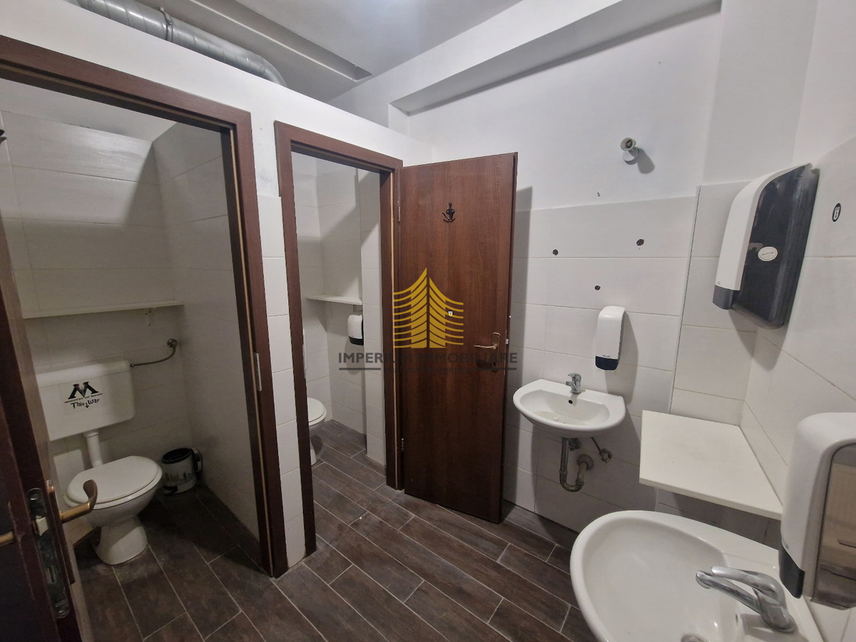 Spazio commerciale, Vendita, 13790, 225m2, Spazio per servizi