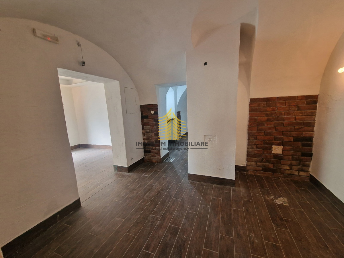 Spazio commerciale, Vendita, 13790, 225m2, Spazio per servizi