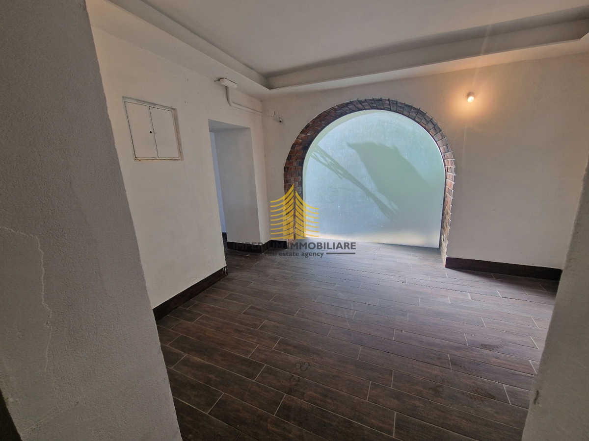 Spazio commerciale, Vendita, 13790, 225m2, Spazio per servizi