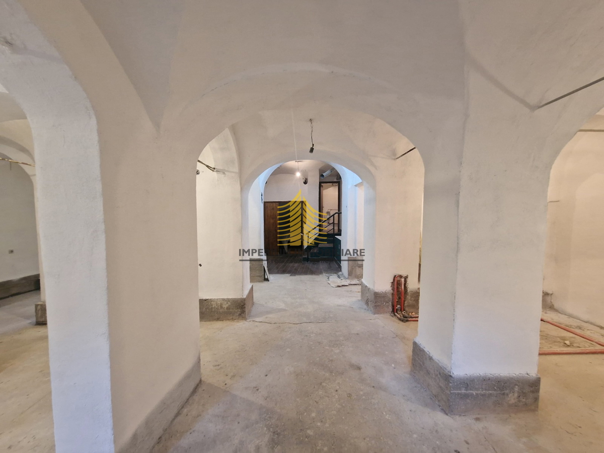 Spazio commerciale, Vendita, 13790, 225m2, Spazio per servizi