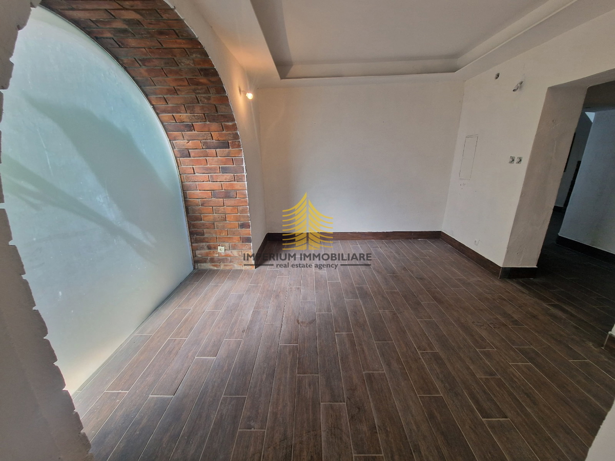 Spazio commerciale, Vendita, 13790, 225m2, Spazio per servizi