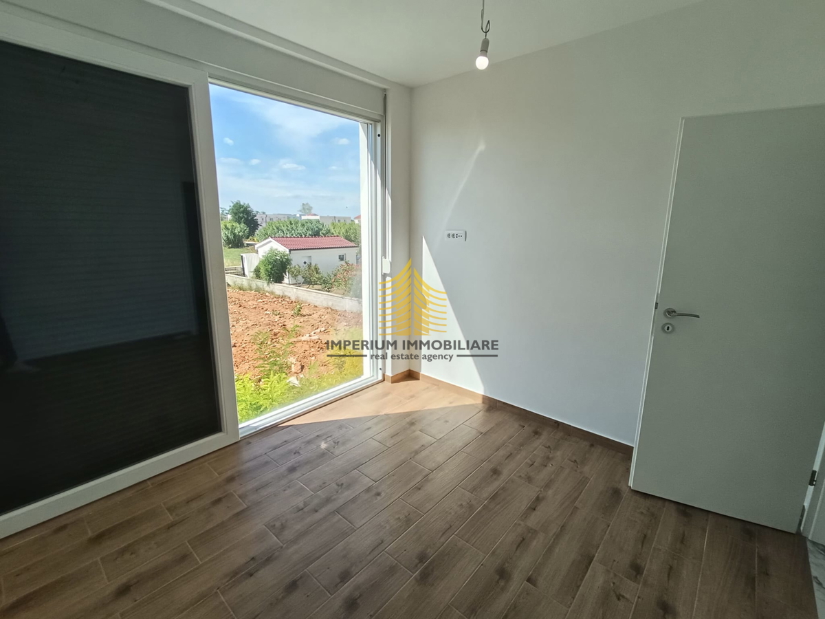 Appartamento, Vendita, Privlaka, 103,50 m², 3,5 locali (3 camere + soggiorno con angolo cottura)