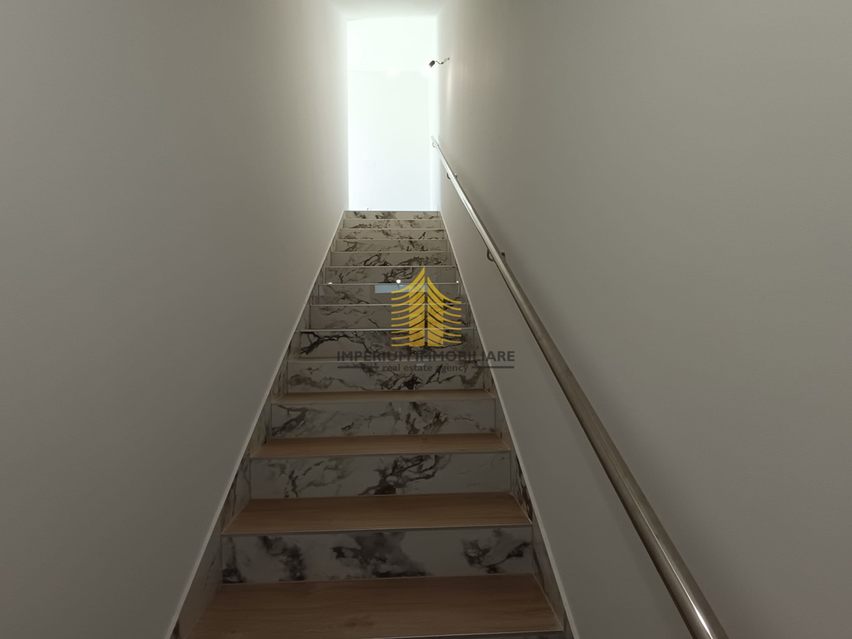Appartamento, Vendita, Privlaka, 103,50 m², 3,5 locali (3 camere + soggiorno con angolo cottura)