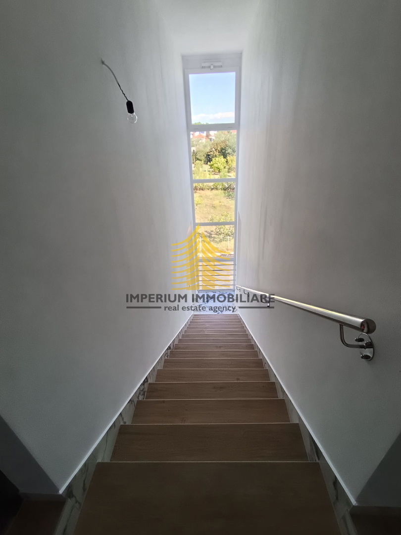 Appartamento, Vendita, Privlaka, 103,50 m², 3,5 locali (3 camere + soggiorno con angolo cottura)