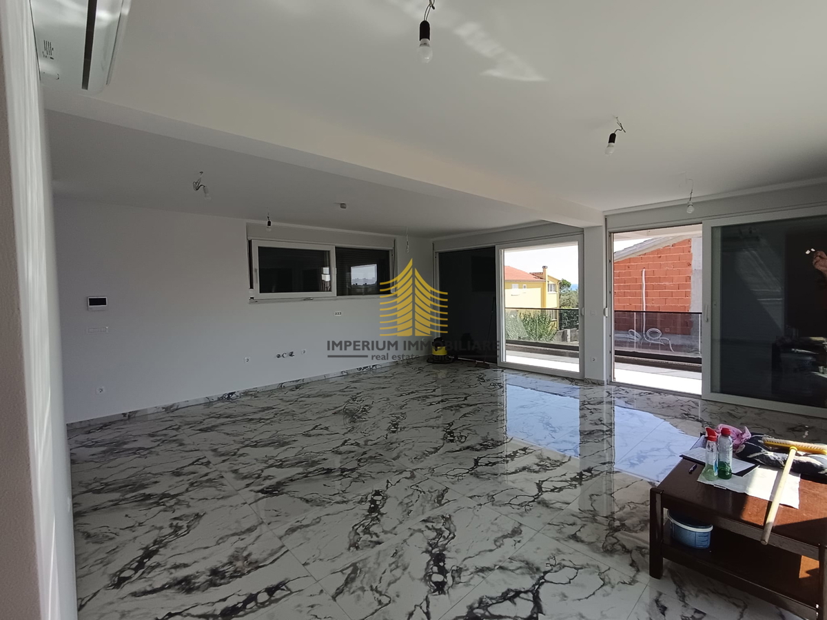 Appartamento, Vendita, Privlaka, 103,50 m², 3,5 locali (3 camere + soggiorno con angolo cottura)