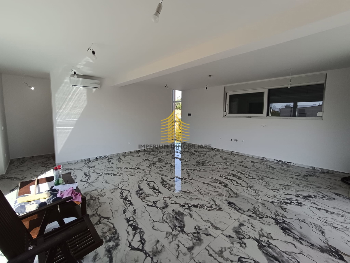 Appartamento, Vendita, Privlaka, 103,50 m², 3,5 locali (3 camere + soggiorno con angolo cottura)