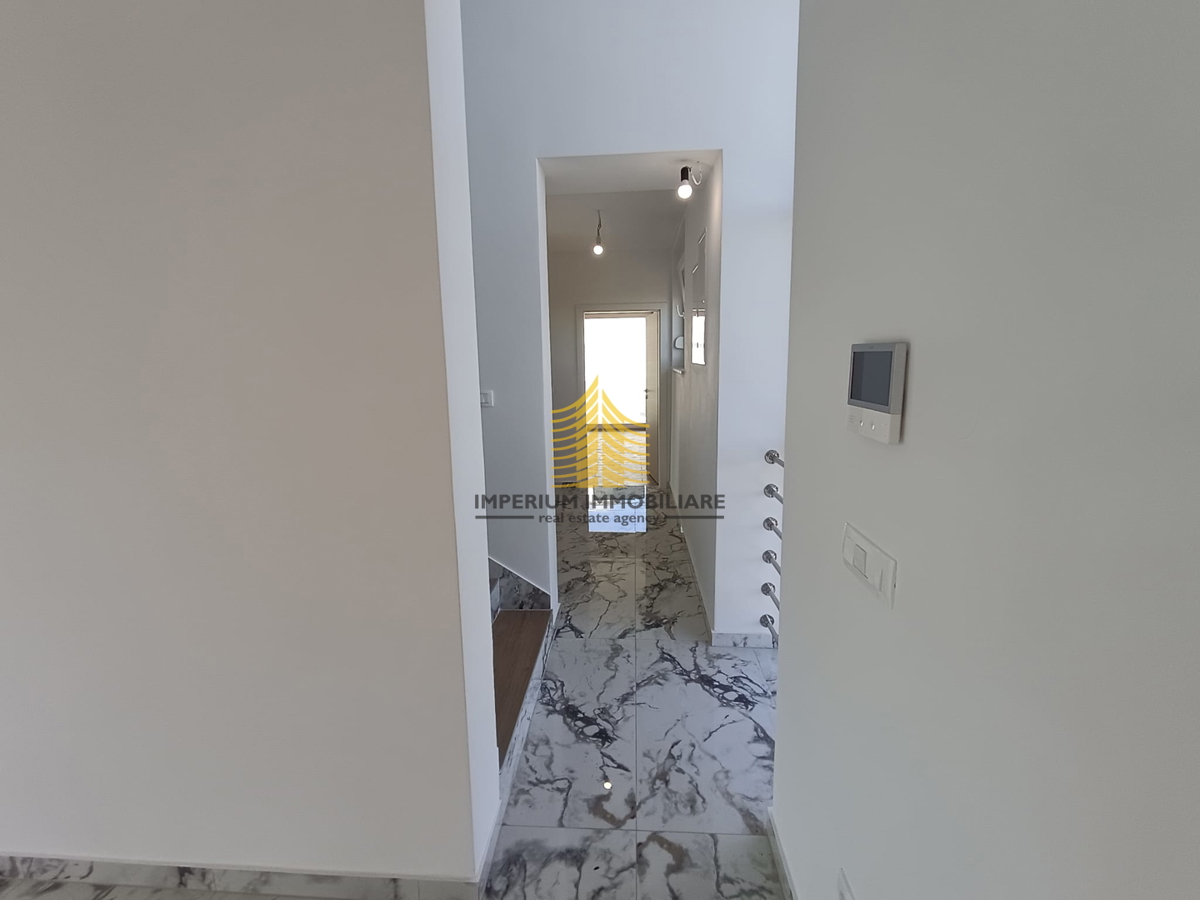 Appartamento, Vendita, Privlaka, 103,50 m², 3,5 locali (3 camere + soggiorno con angolo cottura)