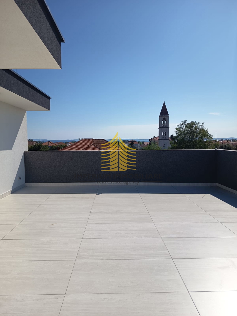 Appartamento, Vendita, Privlaka, 176,22 m2, 2,5 locali (2 camere da letto + soggiorno doppio)