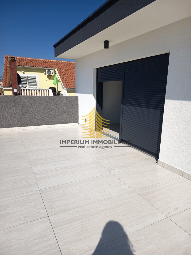 Appartamento, Vendita, Privlaka, 176,22 m2, 2,5 locali (2 camere da letto + soggiorno doppio)