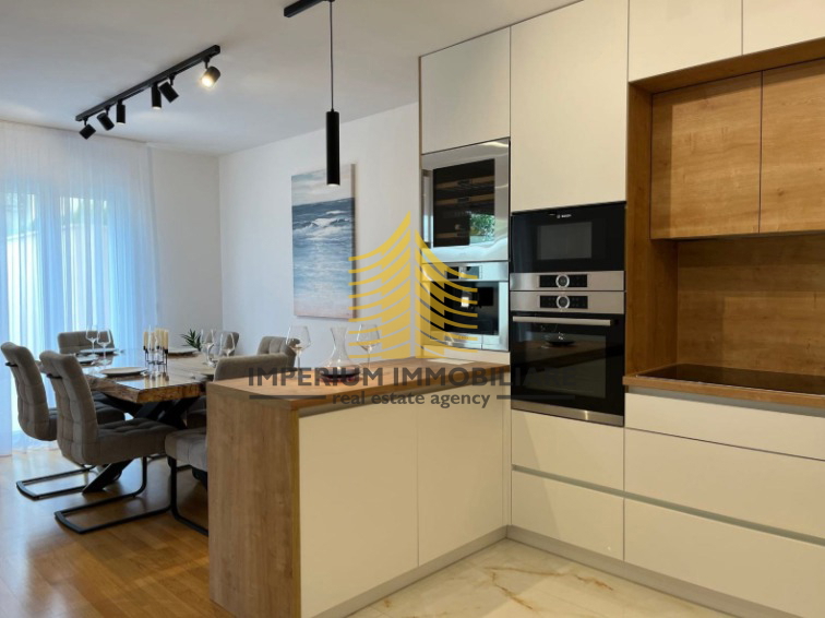 Appartamento, Vendita, Makarska, 75m2, 2,5 locali (2 camere + soggiorno con angolo cottura)