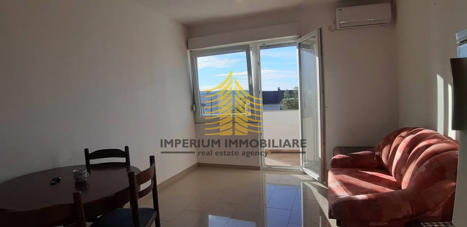 Appartamento, Vendita, Kaštel Kambelovac, 57m2, 3,5 locali (3 camere + sala da pranzo)