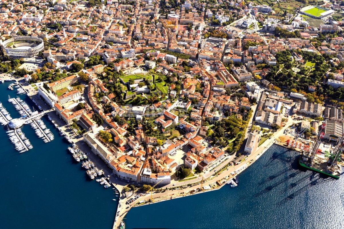 Croazia, Istria, Pola, Opportunità per investitori – Struttura commerciale di 220 m² nel centro città