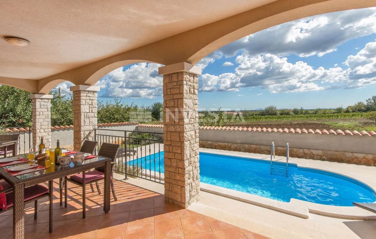 Croazia, Istria, dintorni di Digniano, bellissima villa con piscina e garage, 3 camere da letto