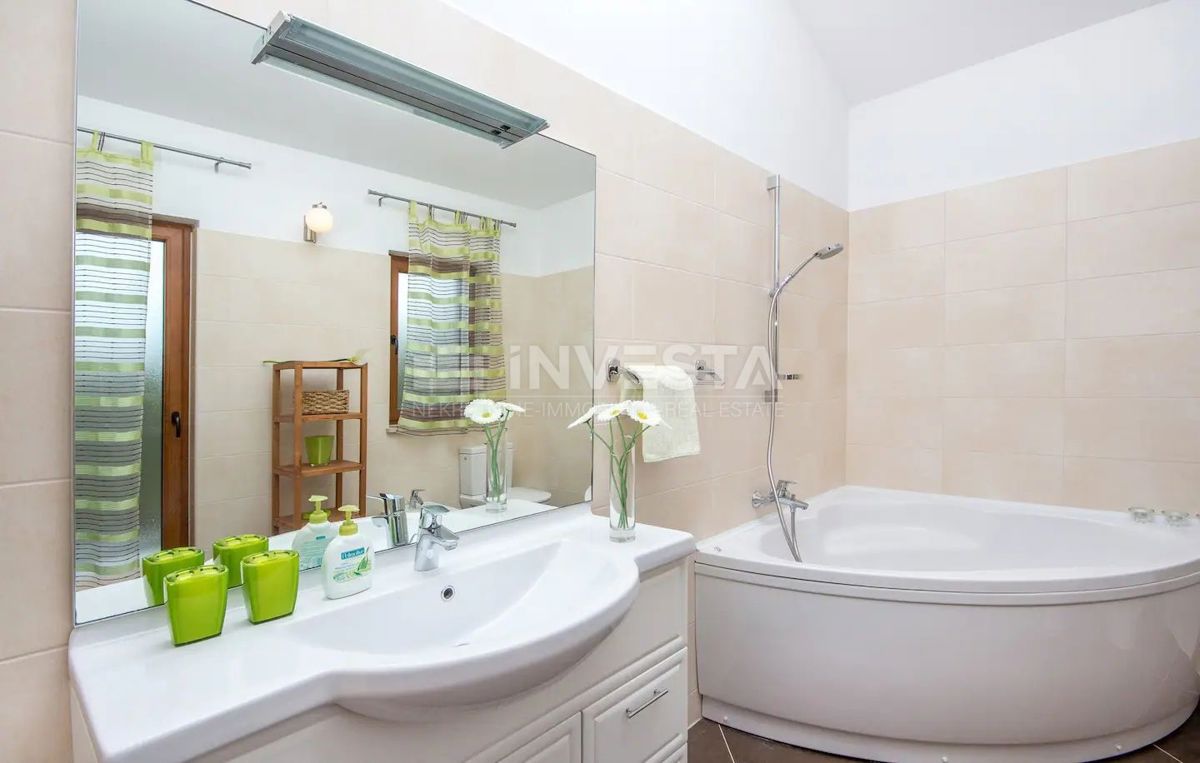 Croazia, Istria, dintorni di Digniano, bellissima villa con piscina e garage, 3 camere da letto