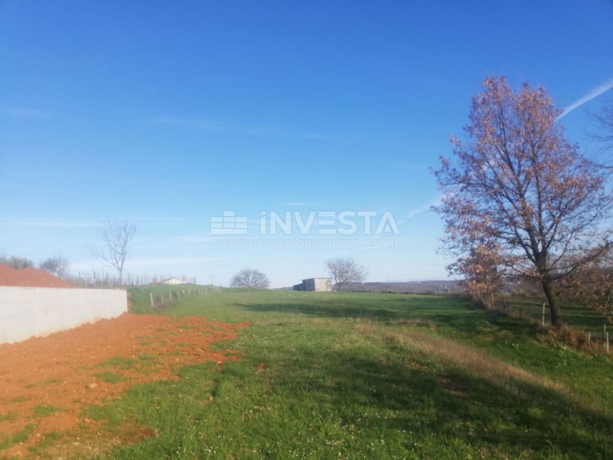 Sutivanac, tre terreni edificabili 4.088 m²