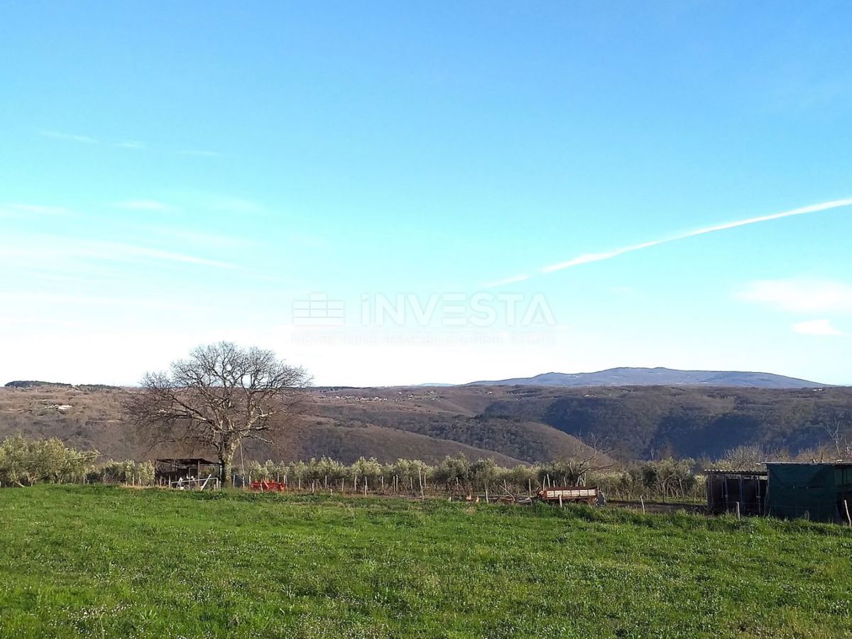 Sutivanac, tre terreni edificabili 4.088 m²