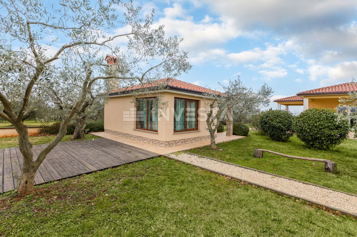 Moderna casa a un piano, ampio giardino, a 5 km dalla spiaggia