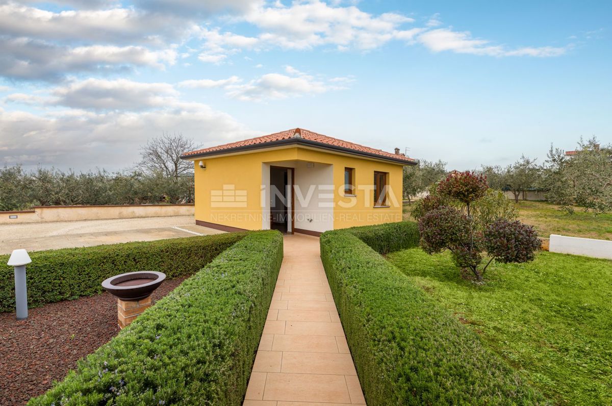 Moderna casa a un piano, ampio giardino, a 5 km dalla spiaggia