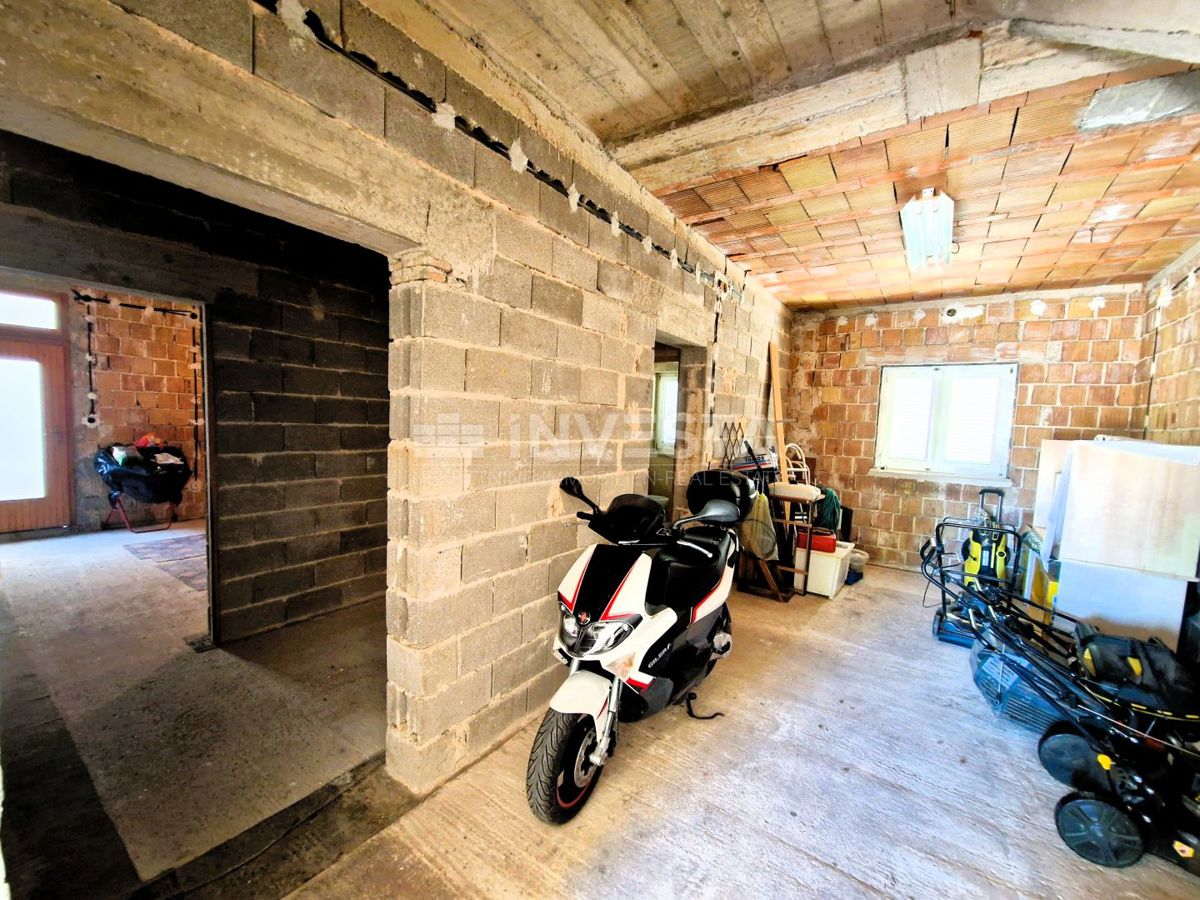 Casa con 6 unità abitative – vicino al mare