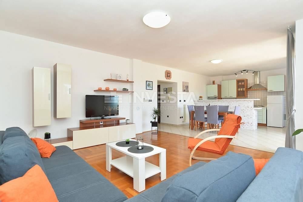 Casa con 6 unità abitative – vicino al mare