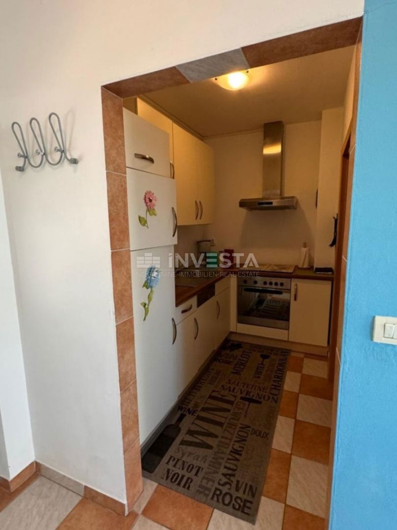 Casa con tre appartamenti a Fažana – 250 m dal mare, ideale per vivere e affittare