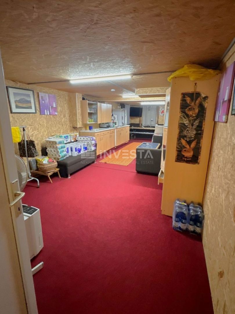 Casa con tre appartamenti a Fažana – 250 m dal mare, ideale per vivere e affittare