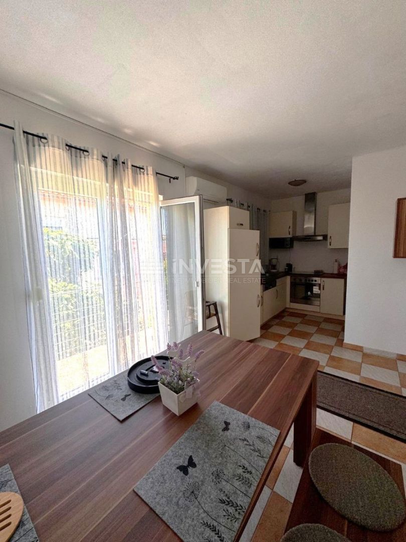 Casa con tre appartamenti a Fažana – 250 m dal mare, ideale per vivere e affittare