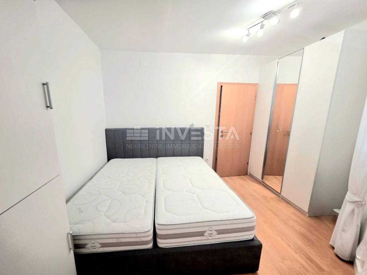 Barbariga (Pola), appartamento rialzato al piano terra con due camere da letto, a 700 metri dalla spiaggia