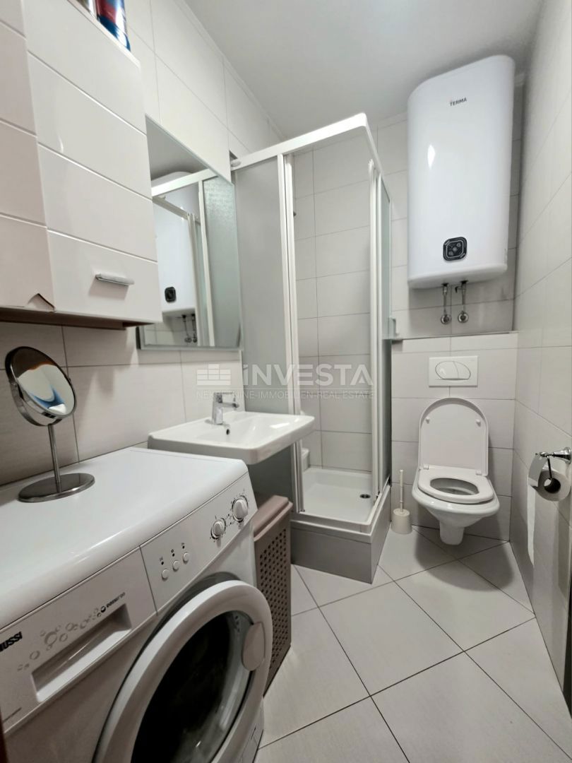 Barbariga (Pola), appartamento rialzato al piano terra con due camere da letto, a 700 metri dalla spiaggia