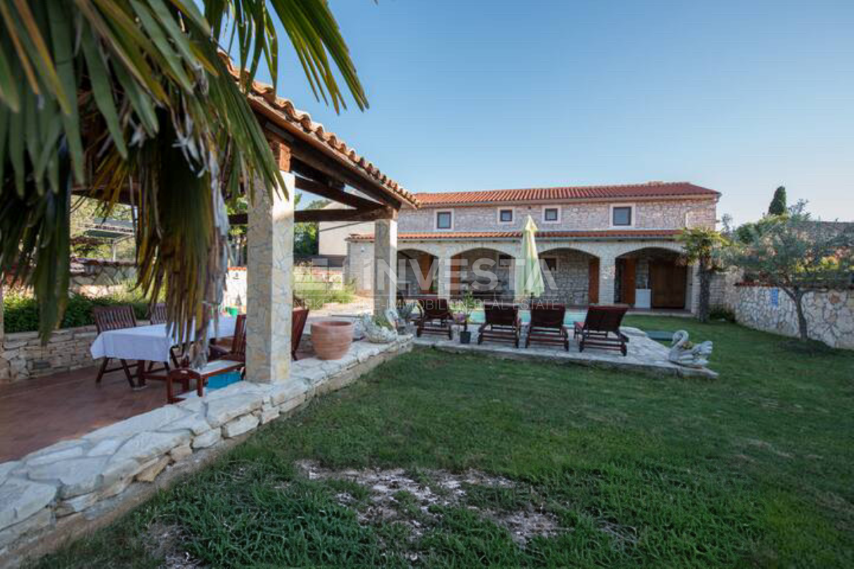 Casa rustica indipendente con piscina riscaldata
