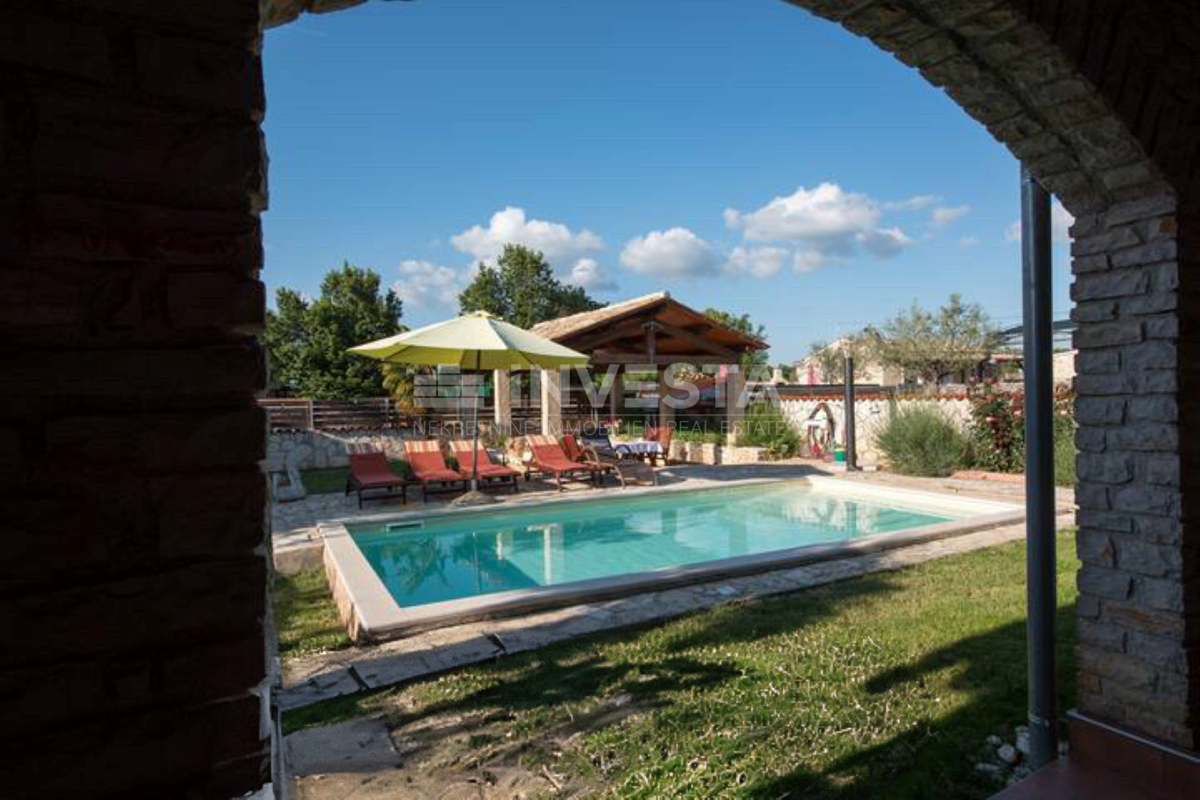 Casa rustica indipendente con piscina riscaldata