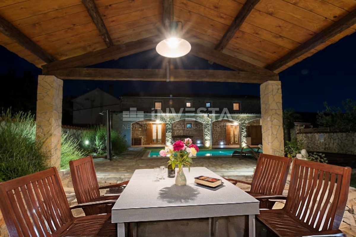 Casa rustica indipendente con piscina riscaldata