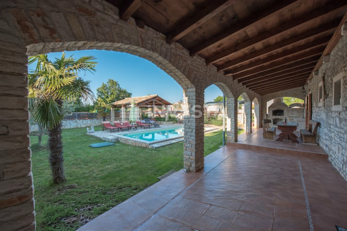 Casa rustica indipendente con piscina riscaldata