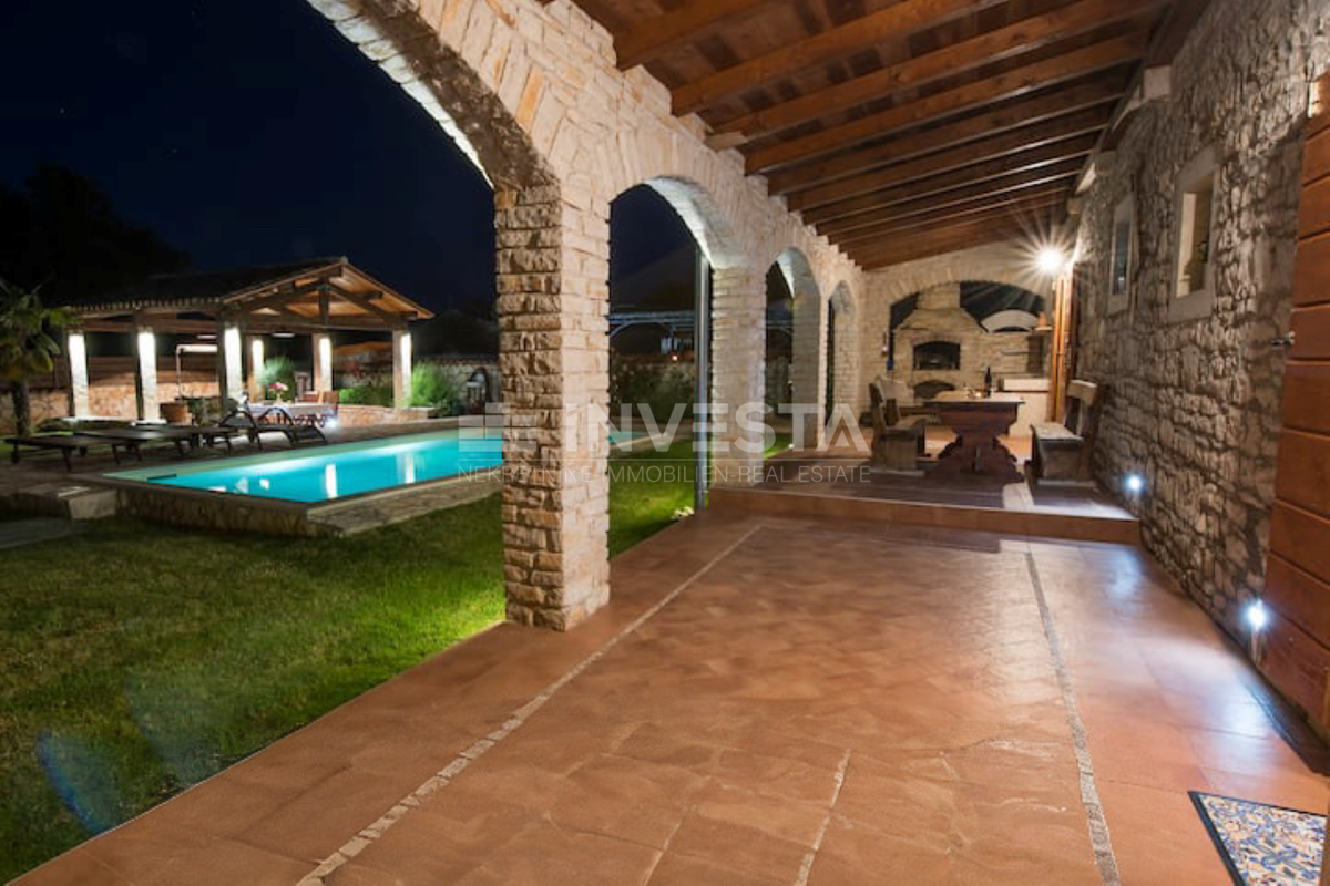 Casa rustica indipendente con piscina riscaldata
