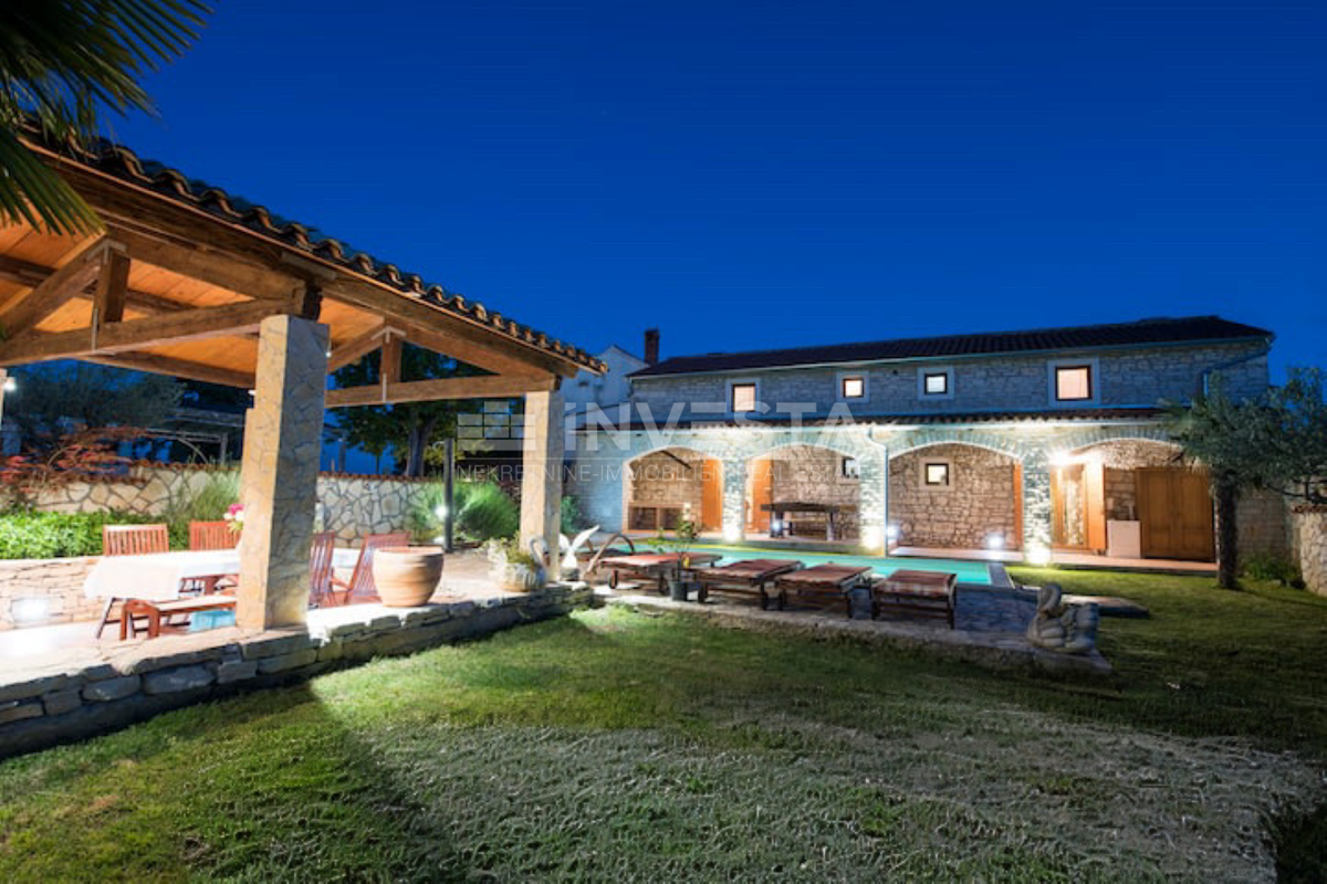 Casa rustica indipendente con piscina riscaldata