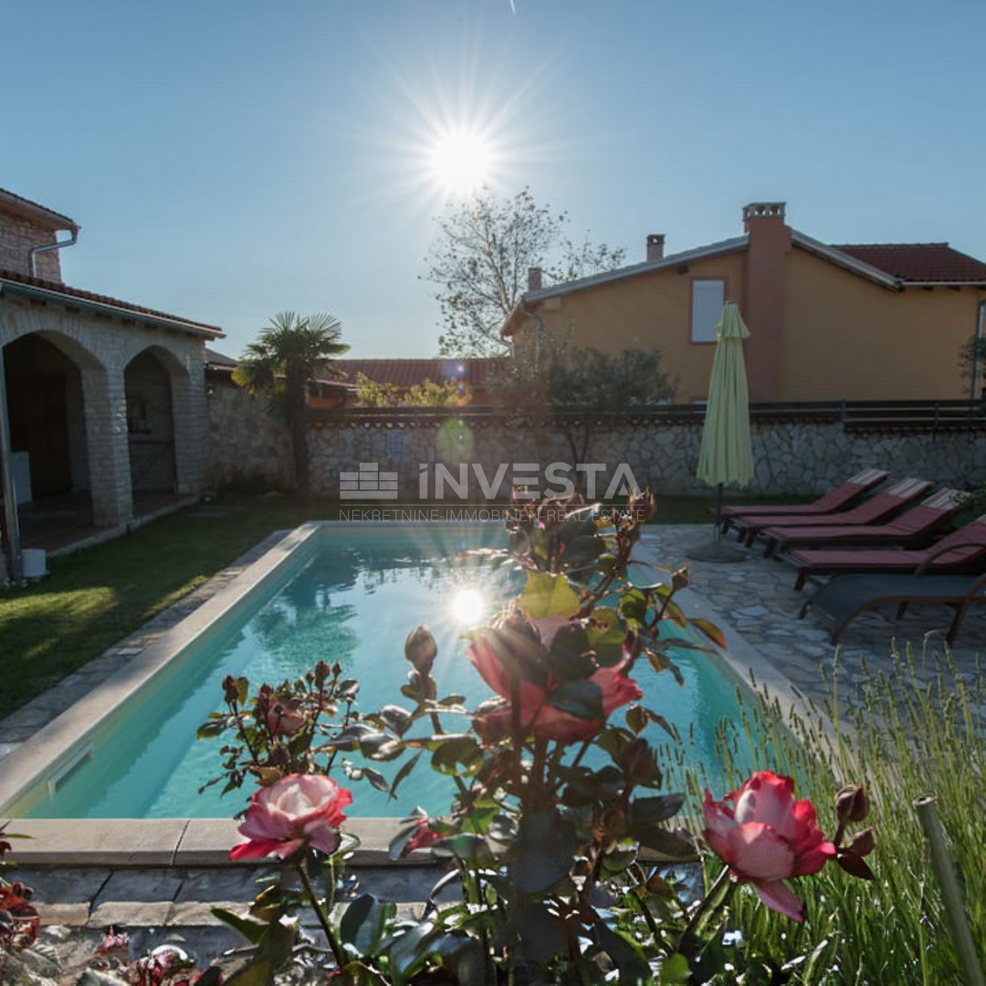 Casa rustica indipendente con piscina riscaldata