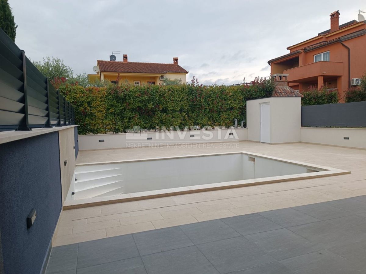 Cittanova, Casa bifamiliare con piscina