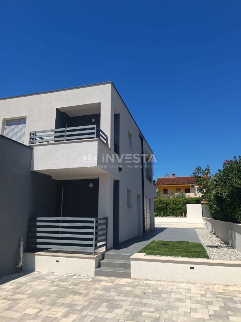 Cittanova, Casa bifamiliare con piscina