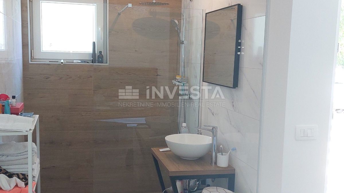 Cittanova, Casa bifamiliare con piscina