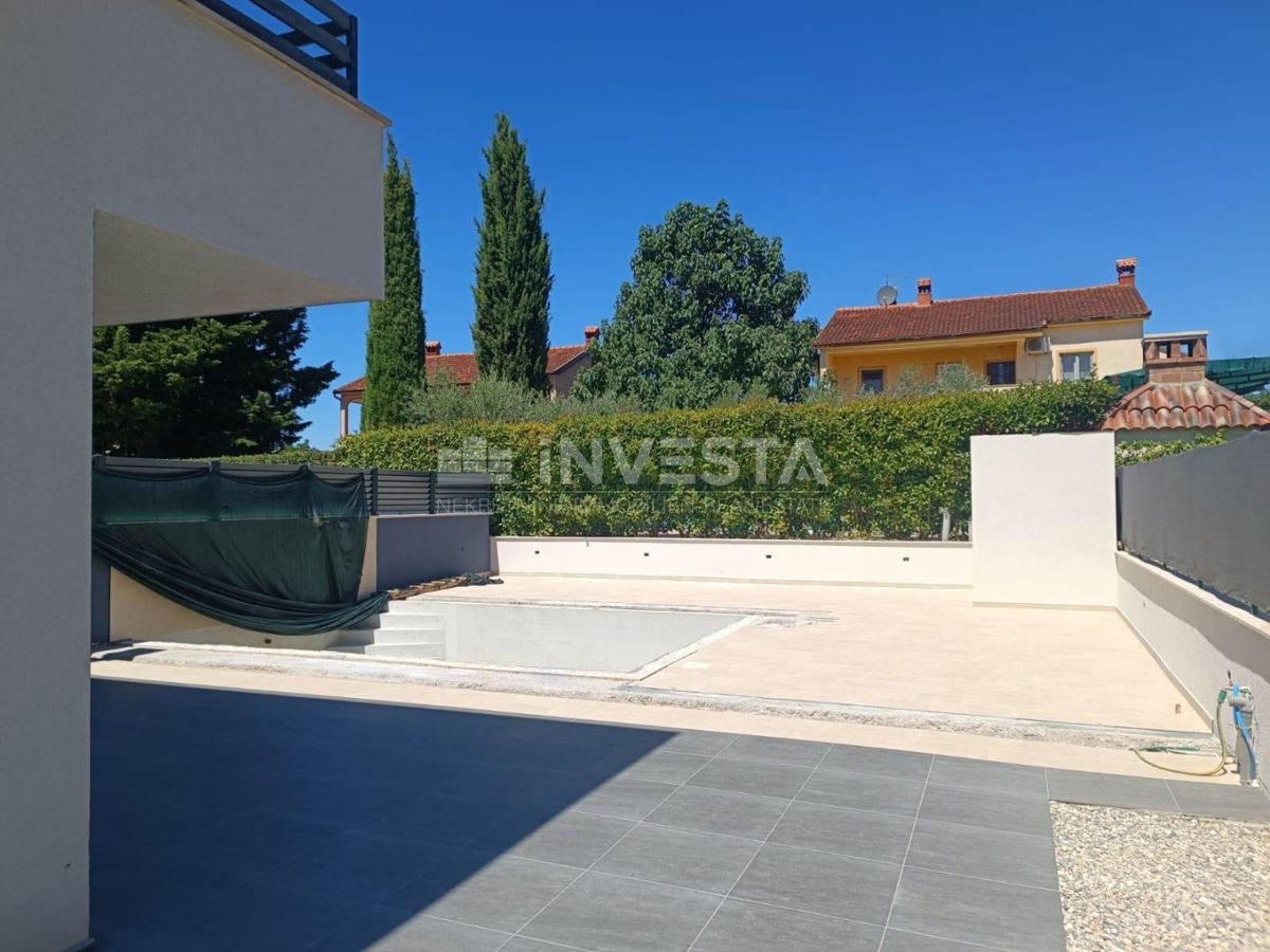 Cittanova, Casa bifamiliare con piscina