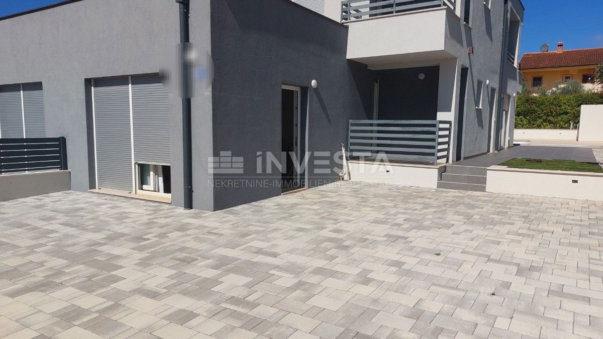 Cittanova, Casa bifamiliare con piscina