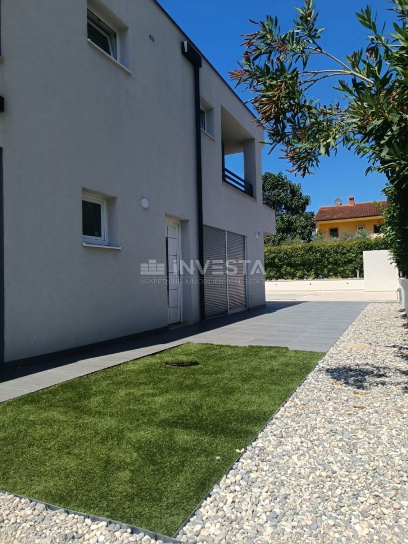 Cittanova, Casa bifamiliare con piscina